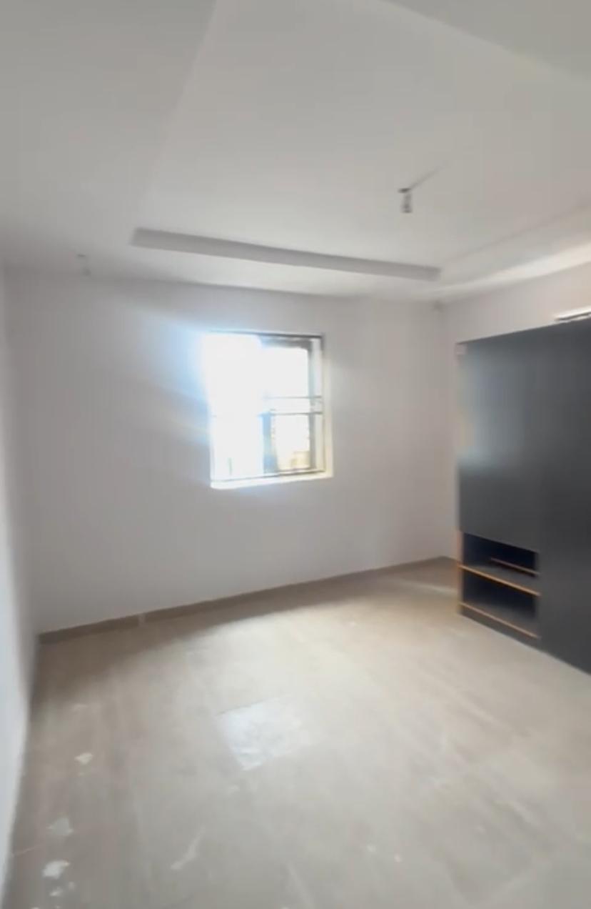 Newly Renovated 4 units of 3Bedroom flat up and down with all rooms en-suite.