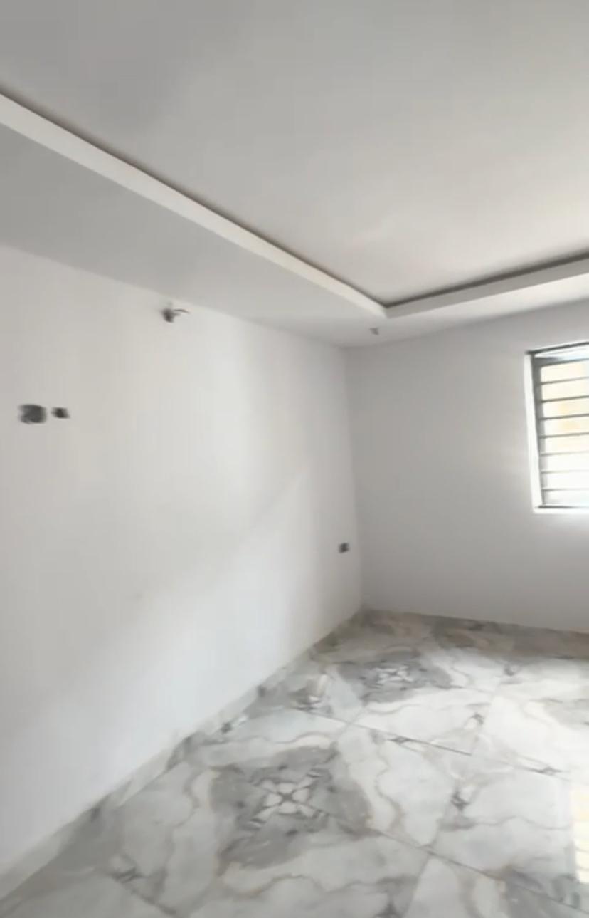 Newly Renovated 4 units of 3Bedroom flat up and down with all rooms en-suite.