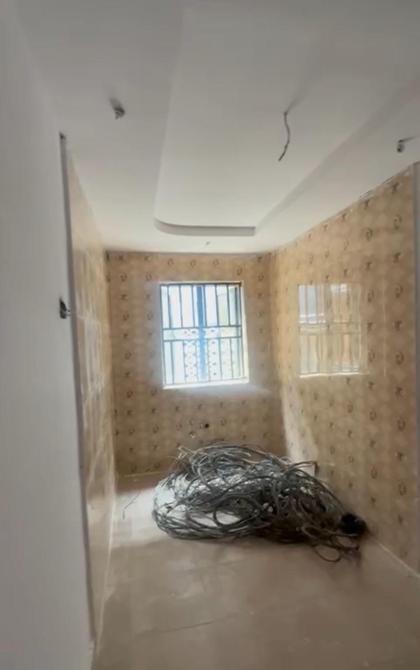 Newly Renovated 4 units of 3Bedroom flat up and down with all rooms en-suite.