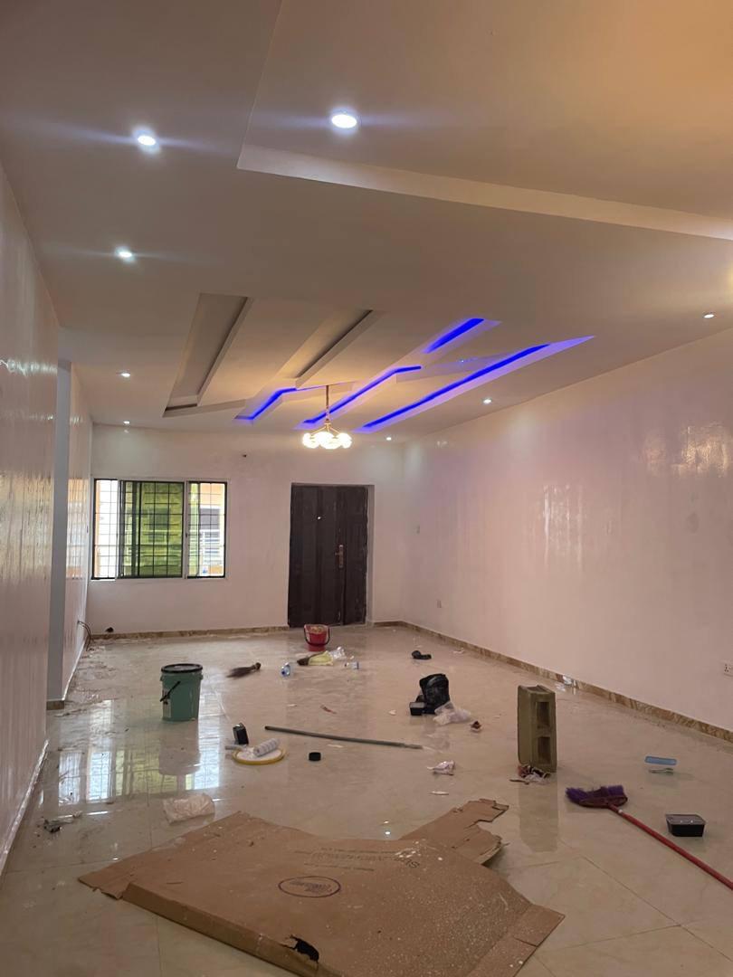 Fully serviced 2 bedroom flat Kelli Chervon