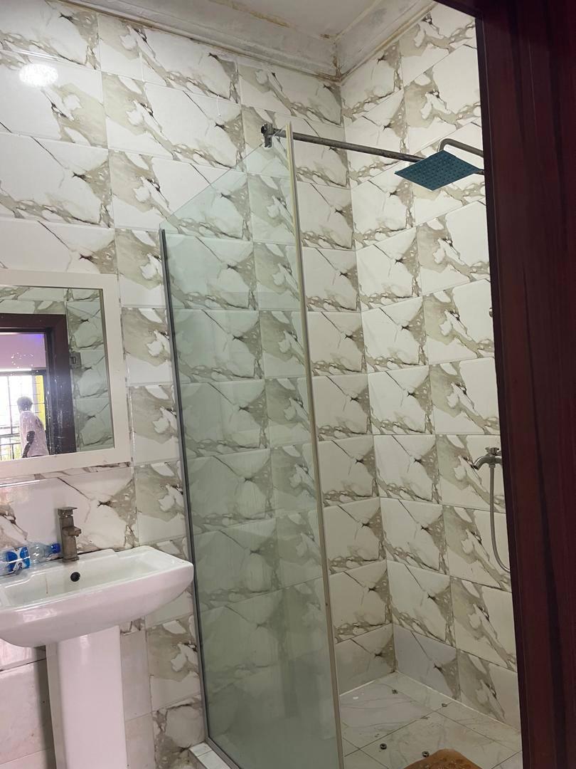 Fully serviced 2 bedroom flat Kelli Chervon
